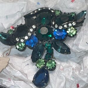 Chic vintage multi stone New Floral Brooch